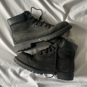 Black timberlands, size 5.5!